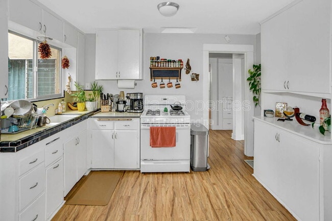 Building Photo - 4546 Brighton Ave