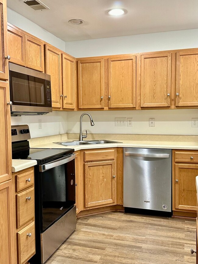 Building Photo - Ballantyne 2-bedroom Townhome ready now!