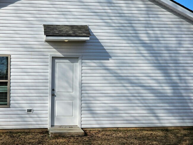 Building Photo - 112 Labrador Ln