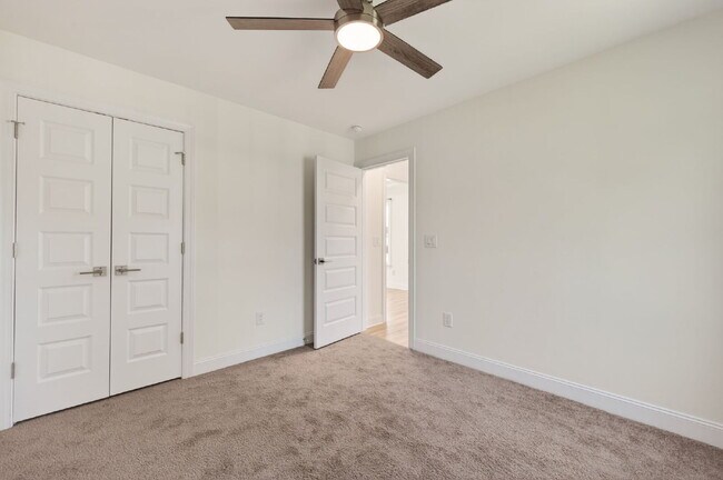 Building Photo - 221 E Moon Cir