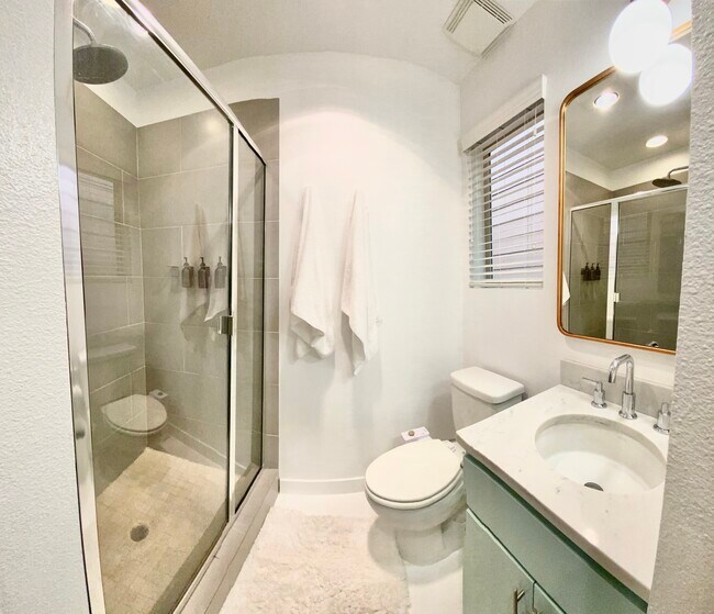 2nd floor bath - 4305 SE Division St