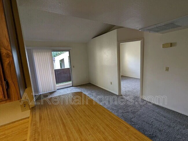 Building Photo - 461 W Holmes Ave