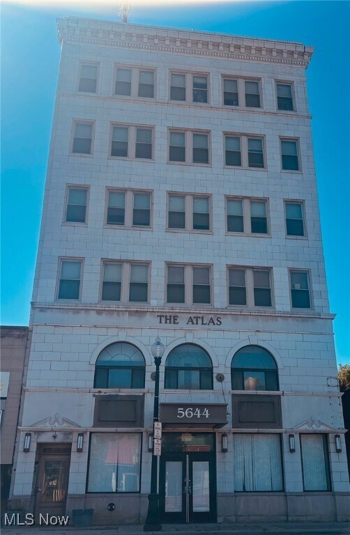 Primary Photo - 5644 Broadway Ave