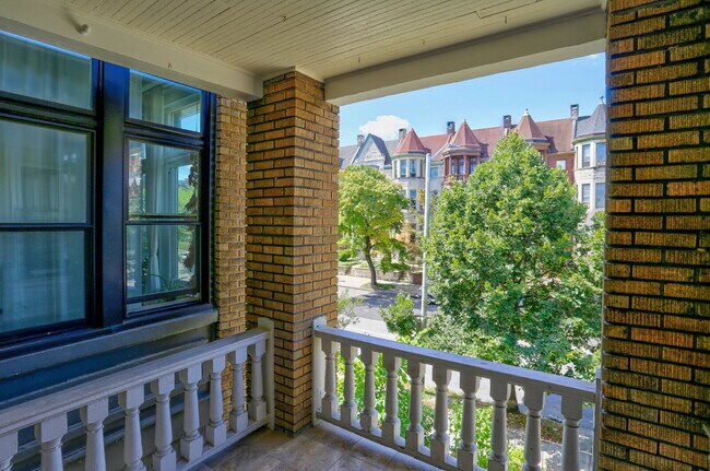 Building Photo - 3BD/1BA: Stunning Duplex in Baltimore City