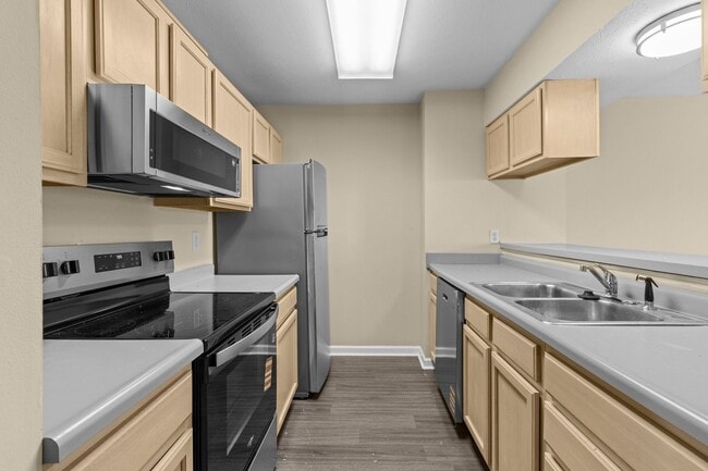 Building Photo - Spacious 3-Bed, 2.5-Bath Home – In-Unit Laundry, 2-Car Garage, and Pet Friendly