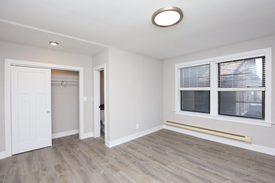 Building Photo - 4551 N Damen Ave