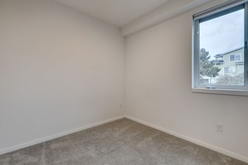 Building Photo - Queen Anne West Townhome with A/C Available Now!