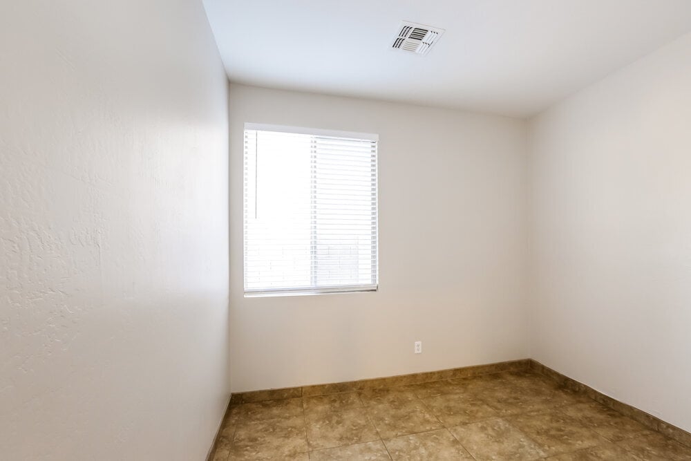 Building Photo - 3014 W Donner Dr
