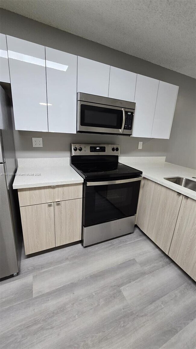 Building Photo - 9934 Nob Hill Ln