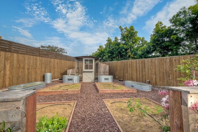 Building Photo - 3Bed/1Bath Charming Home in South Oceanside~ Moreno