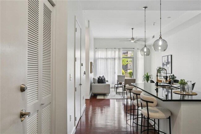 Building Photo - 711 Cosmopolitan Dr NE