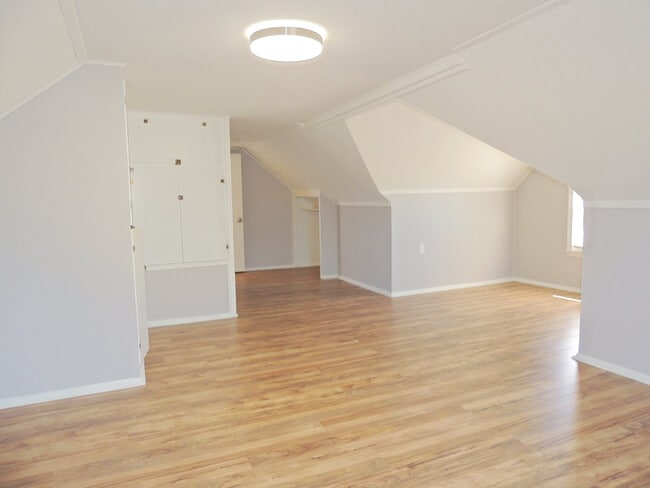 Building Photo - 3 Bed - 2 Full Bath Cape Cod for Rent in E...