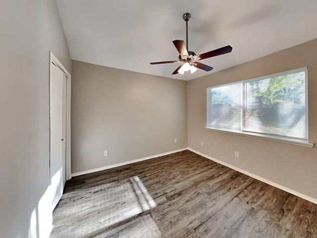 Building Photo - 4927 Vancouver Blvd