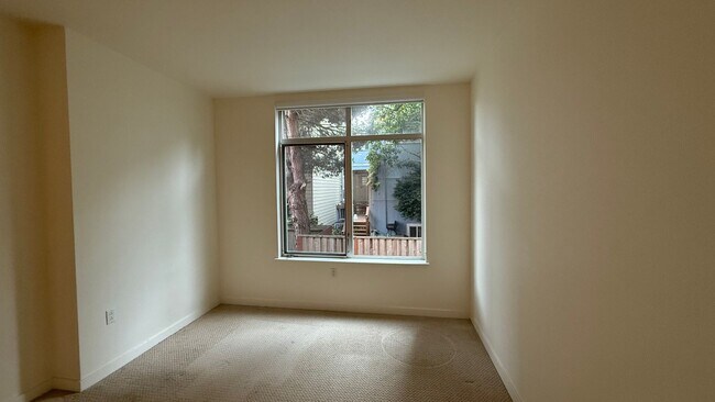 Building Photo - EPIC REA- Lower Pac Heights - Condo w/Parking