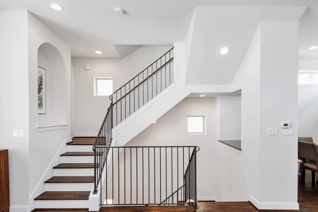 Building Photo - 1221 Bonner St