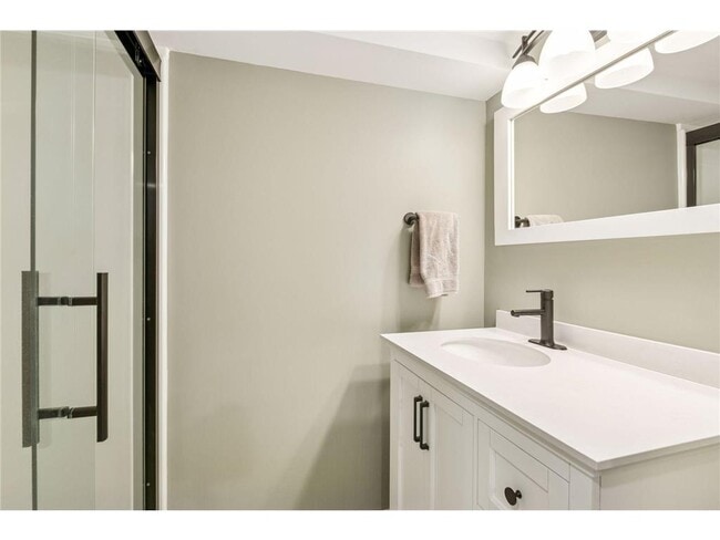 Building Photo - 3040 Hampshire Ave S