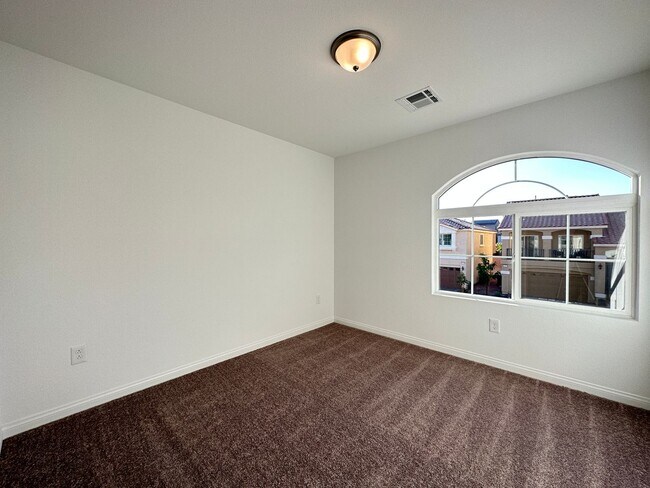 Building Photo - Robindale & Westwind