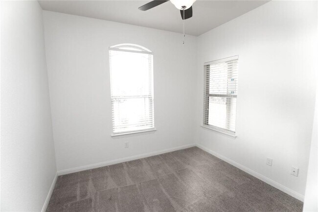 Building Photo - 361 Shale Cir