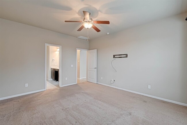 Building Photo - 2111 Post Oak Ct