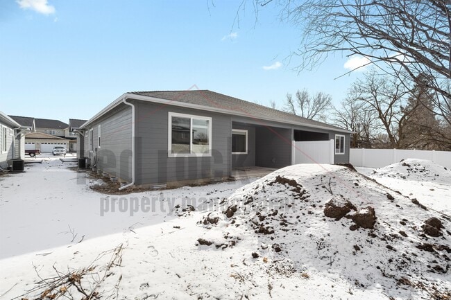 Building Photo - 1329 N Tschirley St