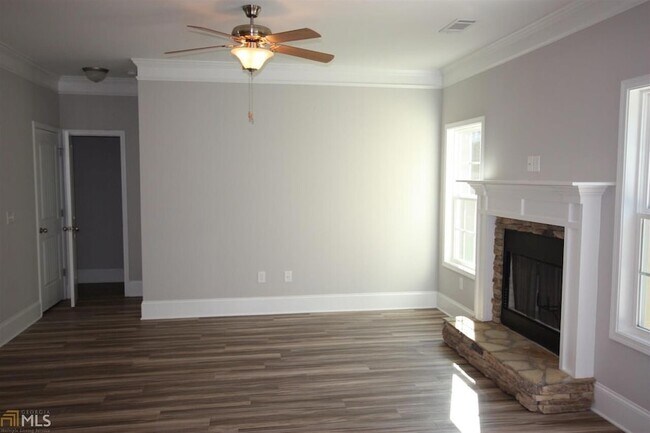 Building Photo - 273 The Blvd