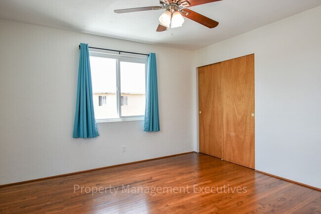 Building Photo - 3 Bedroom, 2 Bath House with Large Backyard