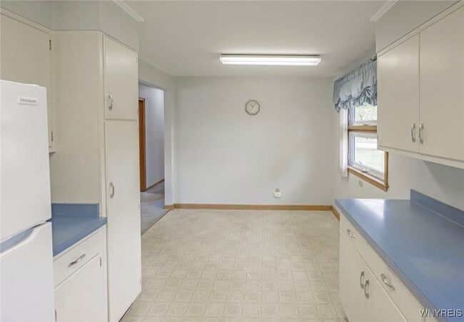 Building Photo - 1088 98th St