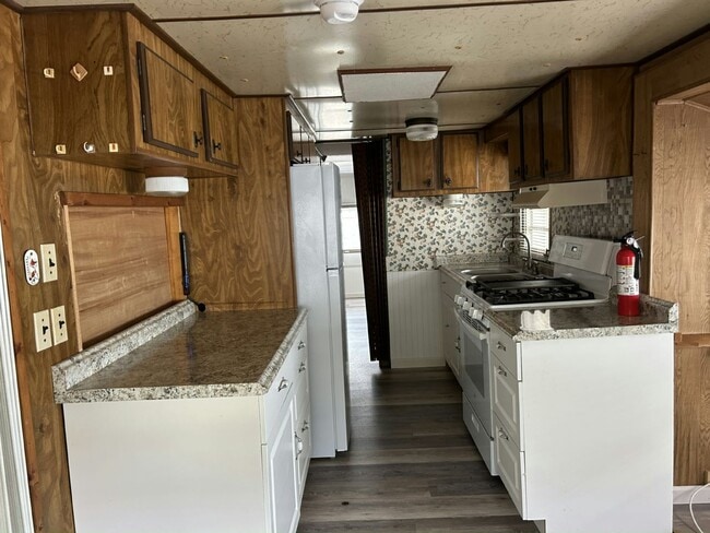 Building Photo - 38651 Tarr Dr