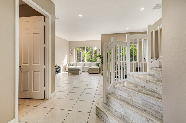 Building Photo - 1394 Harbor View W
