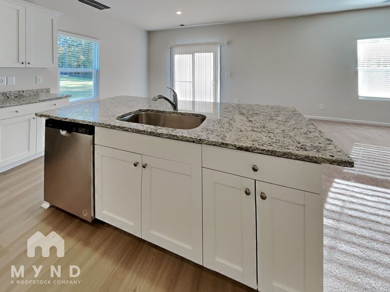 Building Photo - 385 Ivy Bank Dr