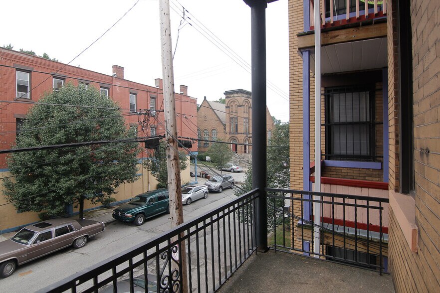 Building Photo - 405 Peebles St