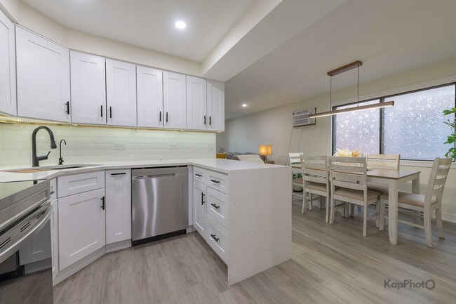 Building Photo - 6612 W 64th Pl