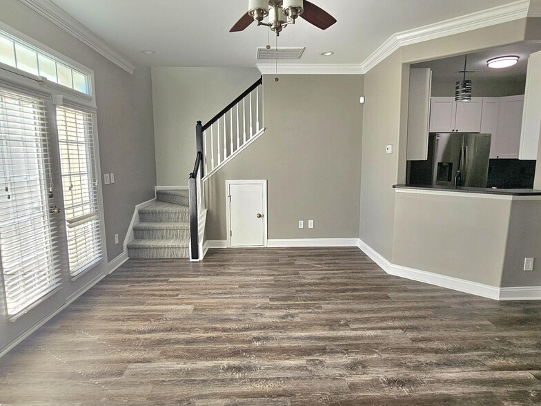 Building Photo - 5817 Fox Point Cir