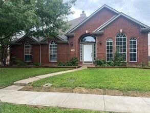 Building Photo - 1696 Yosemite Dr