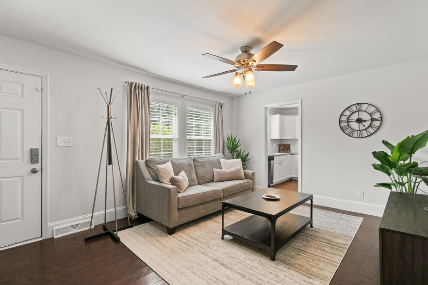 Building Photo - 1825 Windham Pl