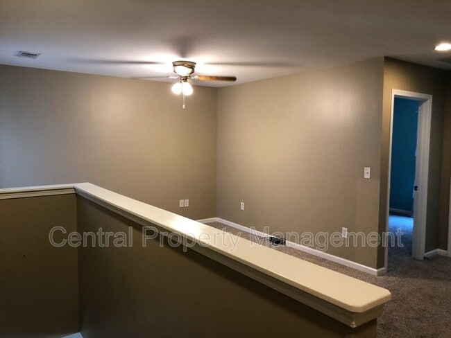 Building Photo - 547 Clairidge Dr