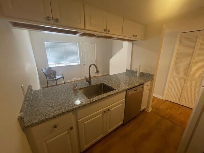 Building Photo - 18 Country Pl Ct