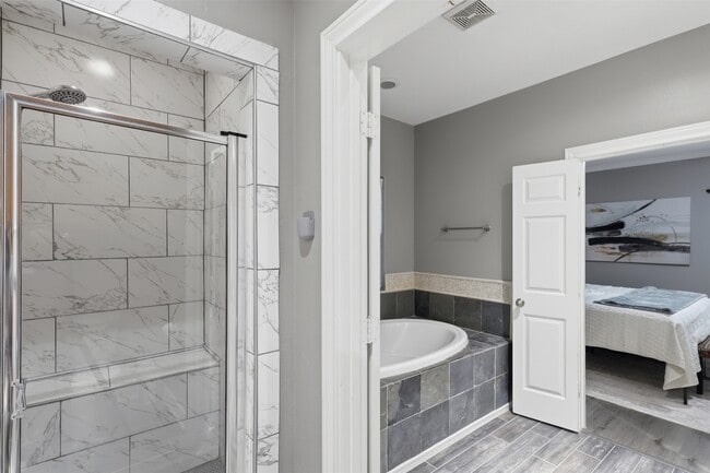 Building Photo - 9003 Bayview Cove Dr