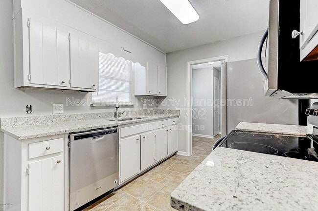 Building Photo - 1758 Alder Dr