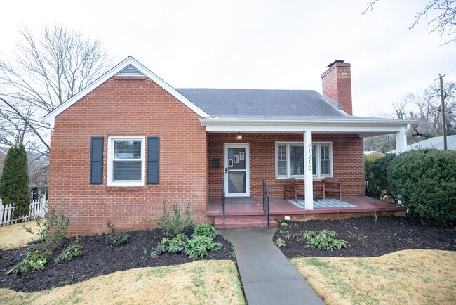 Building Photo - 1210 Mowbray Pl