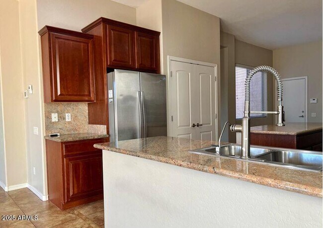 Building Photo - 637 E Indian Wells Pl