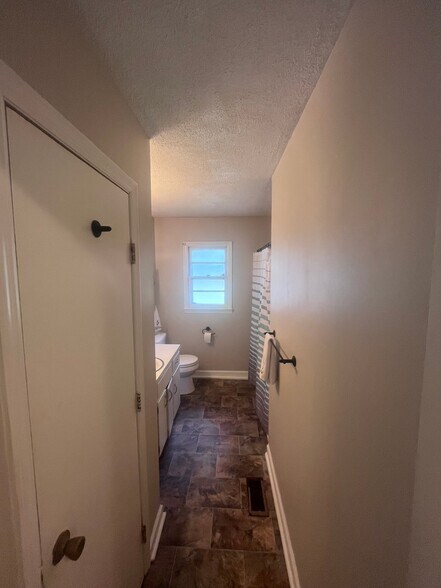 Building Photo - 100 Douglas Dr