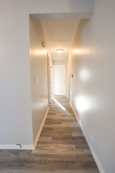 Upstairs hallway - 508 Kent Dr