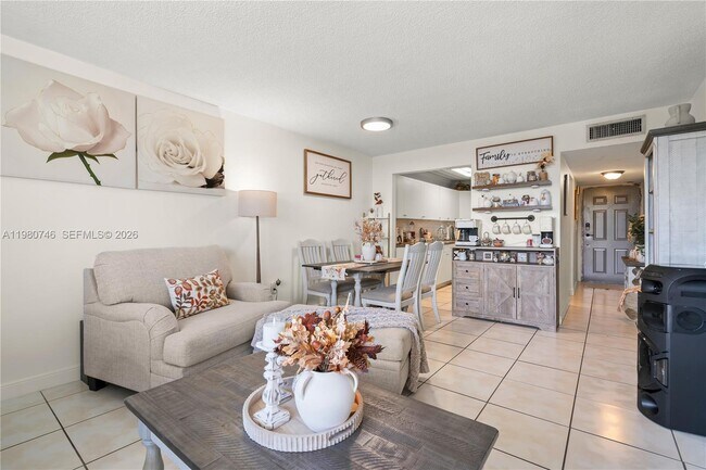 Building Photo - 10000 NW 80th Ct