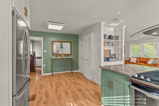 Building Photo - 2 Shannon Dr