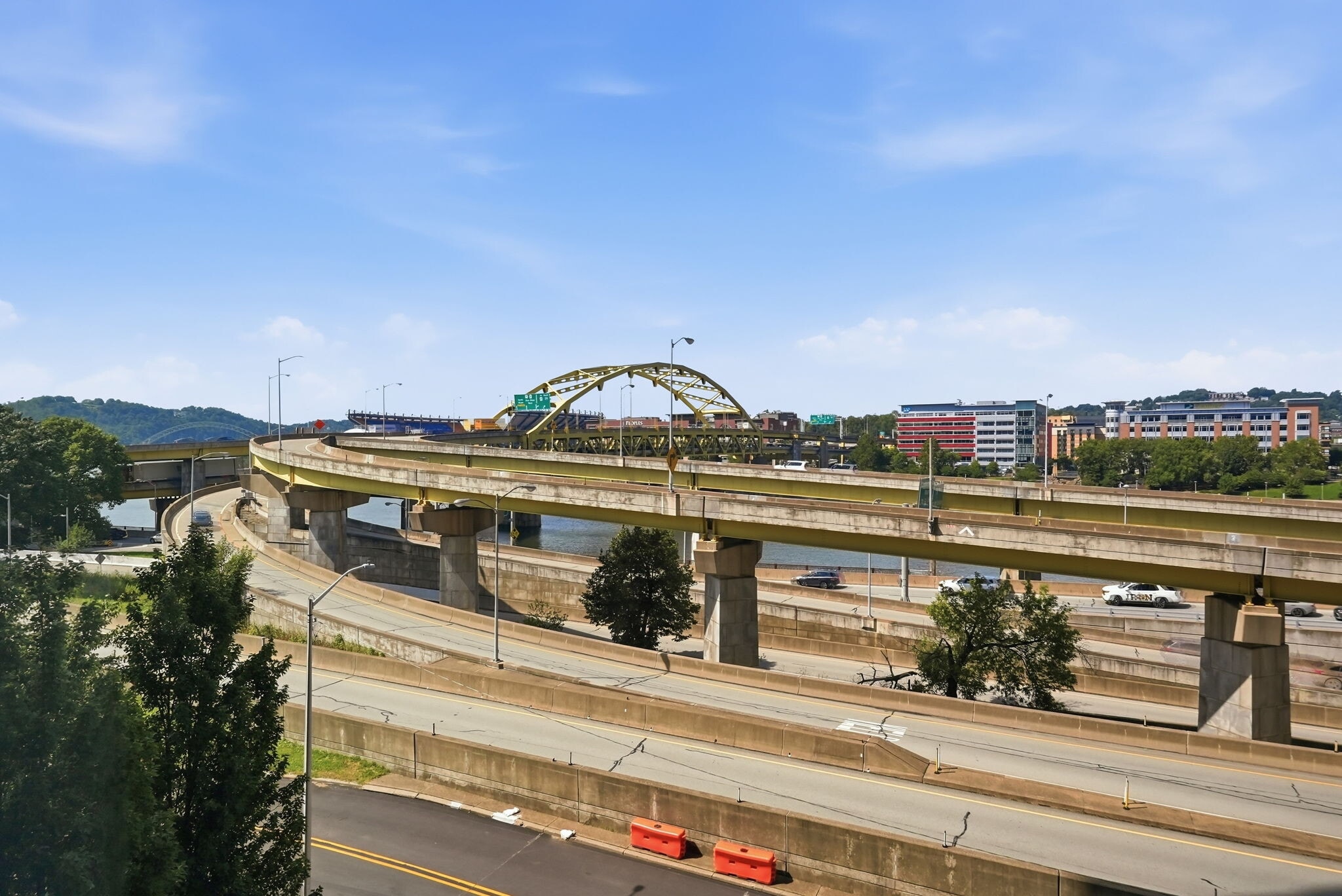 Building Photo - 320 Fort Duquesne Blvd