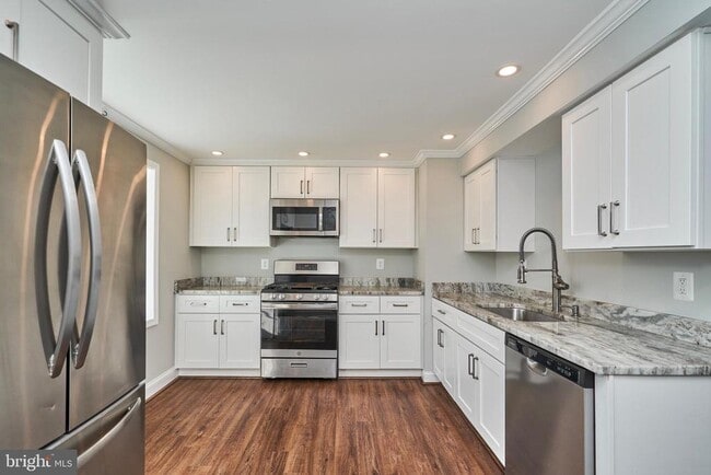 Building Photo - 8076 St Annes Ct