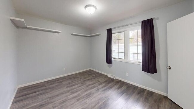 Building Photo - 905 Lincoln Ave