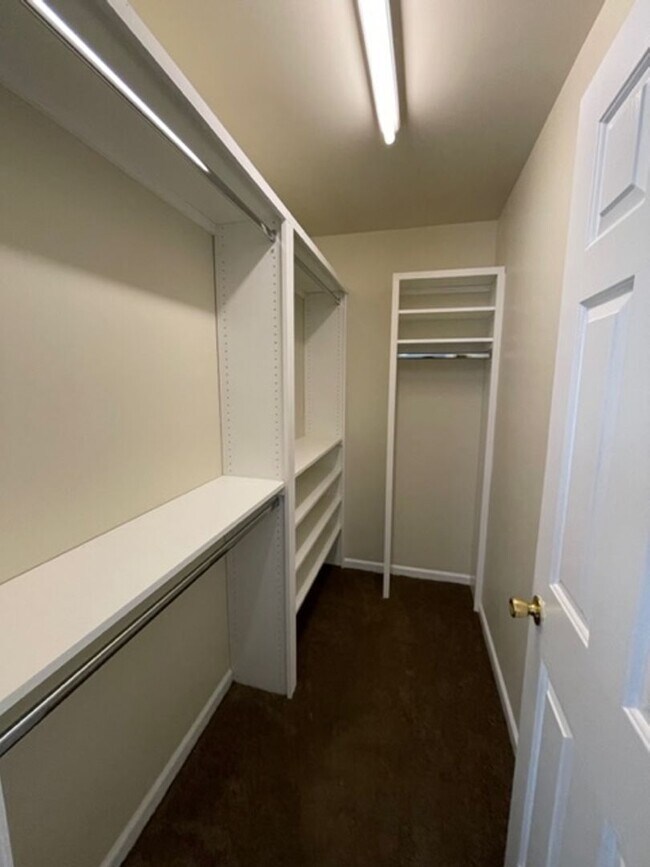 Building Photo - Must see this 4 bedroom 2.5 bath townhouse with 1 car garage .