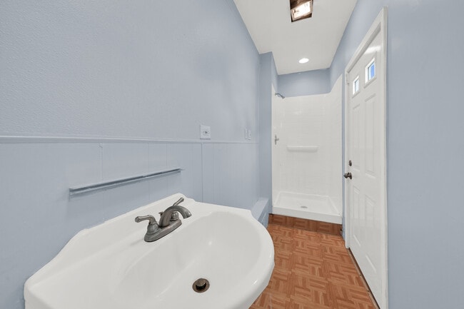 Building Photo - 4933 S Lockwood Ave